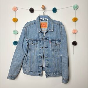 Levi’s Men’s Classic Denim Trucker Jacket
